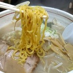 美名味 - 「適熟みそラーメン」麺はこんな感じ