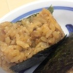 万樂 - チャーシューの煮汁の味がしみたおにぎりでした