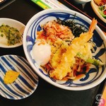 夢庵 - 大海老と鱧のぶっかけ夏うどん　全景　小鉢には大根おろしと山形だしが添えられてました　万願寺とうがらしと茄子の天ぷら美味しかったぁ