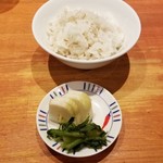 麺屋 六感堂 - 元祖 冷製 本マグロと自然薯の山かけラーメン（エスプーマ仕立て）麦めし付き