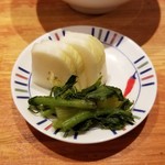 麺屋 六感堂 - 元祖 冷製 本マグロと自然薯の山かけラーメン（エスプーマ仕立て）麦めし付き