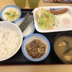 松屋 - ソーセージエッグ定食400円に選べる小鉢は牛皿を。