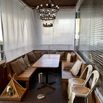 ビストロ エンドウ - 外のテーブル