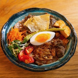 「下北沢カレー王座決定戦」優勝！“阿蘇和牛あか牛カレー”＊