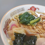 宝来家 - "餛飩湯麪（こんとんそば）"、菠薐（はふれんさう、からな）