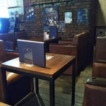 CAFFE' JIMMY BROWN - 店内　お店入って右側のカウンターのある方側