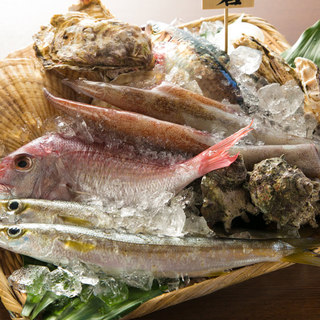 魚料理に刺身五点盛りなどおすすめを盛り込んだ豪華コース 7品 3,500円 