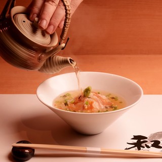 일본 요리에서 연루를 쌓은 점주