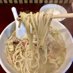 金葉庭 - チャンポン独特の中太丸ストレート麺