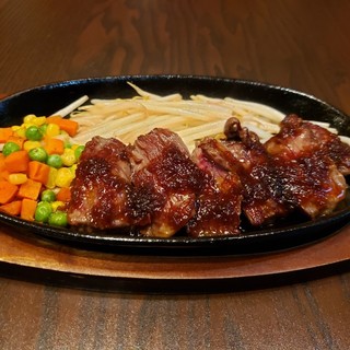 旨味ぎっしり、あっつあつの国産和牛ハラミカットステーキ☆