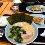 イオンタウン千種 魂心家 - 餃子セット  ラーメンは醤油 ６９０円
うずら ５０円とほうれん草  ５０円をトッピングで総額７９０円♪