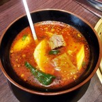 東海苑 - カルビスープ。大きな野菜がたっぷりです。