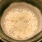 鮨 由う - ホタテの茶碗蒸しを混ぜ混ぜ