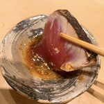 鮨 由う - かつおつけます。