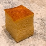 鮨 由う - 芝海老すり身入りのカステラ風の卵焼き