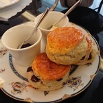 THE RITZ-CARLTON - スコーンに、ブルーベリージャムと純バター