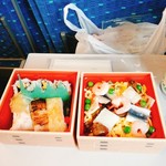 おみやげ街道 - ★★★ハレ晴れ寿司 1080円 押し寿司とちらし寿司の二段でお得感あり！