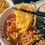 Yamucha Izakaya Honkontei - 中華料理店としては上質な麺かと思います。食感良く食べ易い麺。