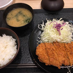 松のや - ロースカツ定食(530円)