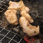 七輪焼肉 安安 - 豚ホルモン焼き中