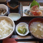 魚津丸食堂 - 刺身定食。