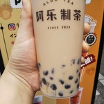 阿楽制茶 - ミルクティー三兄弟（L） 580円