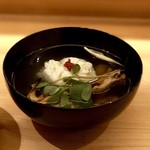 むろい - お椀：鱧・平茸・茗荷の花等を裏の湧き水を汲んで