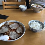 ラーメン原田 - タンタンチャーシュー麺

手前 普通盛り ￥750
奥     大盛       ￥850

平日（11〜14時 ランチタイム）ライス ￥100→￥50