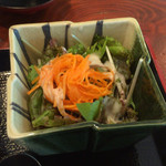 h Matsuya Saketen - フレンチドレッシングの野菜サラダ