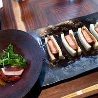 TexturA - 黒酢のカツサンド 山盛りサラダ