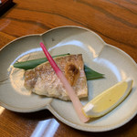 丸勘寿司 - グジの塩焼き