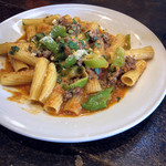 ピッツェリア ダル リッチョロ - サルシャチャと甘辛ししとう
      〜トマトソースリガトーニ〜