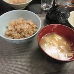 Nakasu Hakatabune - 天ぷらが終わったら炊き込みご飯と味噌汁をいただきました。