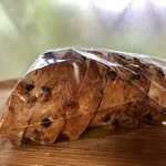 ブリアン - くるみとレーズンパン ハーフ 300円