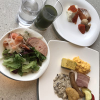 Dining & Bar TENQOO - 朝食ビュッフェ２８００円。第一弾。おかず類は、この写真でほぼ全てです。もう一つのイチオシである数種類のソースも（写真はキノコソースです）とても美味しかったです（╹◡╹）
