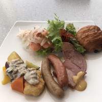 Dining & Bar TENQOO - 朝食ビュッフェ２８００円。第？弾。サーモンマリネといくら、レタス、この組み合わせで、たくさんいただきました（╹◡╹）。パンも種類は少なめです。