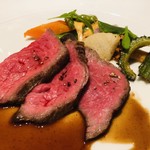 シュマン - 宮崎牛ヒレ肉のロースト　牛肉のジュと赤ワインのソース　岡山県産無農薬野菜