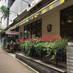 アンティーカ・ピッツェリア・ダ・ミケーレ - 外観/テラス席もあり