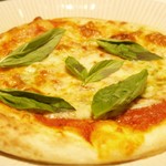 義大利產馬蘇裡拉乳酪的瑪格麗特披薩