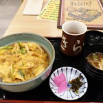 きらく - カツ丼860円(税込)。