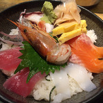 uohachiandokushihacchin - 海鮮丼