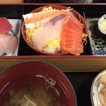 さかな屋 撰鮮 - 握り2貫、太巻、海鮮ちらし