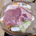 民宿　新小松屋 - 夕食①（豚ロース肉陶板焼き）