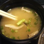 とんかつとカツカレーの店 キセキ食堂 - 相変わらず、しめじのお味噌汁が絶品
