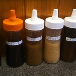とんかつとカツカレーの店 キセキ食堂 - とんかつソース・オニオンソース・ごまドレッシング・おろしソース