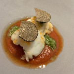 ラ・ファソン 古賀 - 小松島産鱧の上新粉揚げ、サマートリュフ、ズッキーニのタプナード、バジル風味のガスパチョ 衣が上新粉なので、軽いんです。ガスパチョは少しピリ辛。かなりこのガスパチョが好み。夏らしい一品。