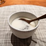 コントワール フー - 北海道プラチナオニオンのスープにキャビアを