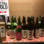 赤坂見附 座屋 - 階段途中にある日本酒ボトル