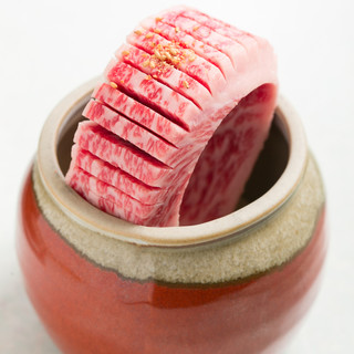 Our ``Tsubo Kalbi'' is painstakingly made by our craftsmen.