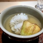 菊鮨 - 鱧（大分）、賀茂茄子（京都）・・鱧の旨みが出た、お出しの味わいがいいこと。